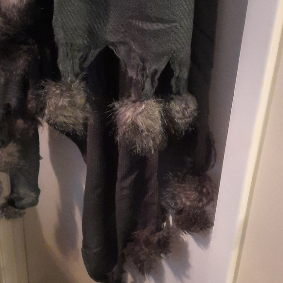 Luxurious Graphite (Charcoal Gray) Throw-Shawl - Picture 3 of 5